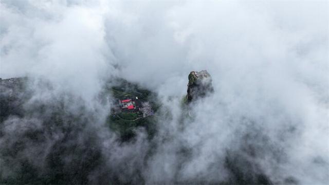 梵净山迎来暑期“清凉游”旺季