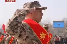 这是最好的传承！90岁志愿军老战士送孙子去当兵图片
