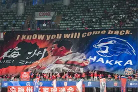回归首秀拼得一分，梅州客家主帅米兰：传控足球一定会回来图片
