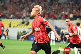 韦世豪开张！成都蓉城3:0完胜浙江 继续稳居中超第二图片
