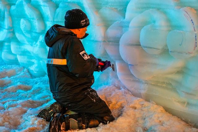 龙庆峡巨型冰雕是怎么炼成的？揭秘13.6米高“南天门”的诞生
