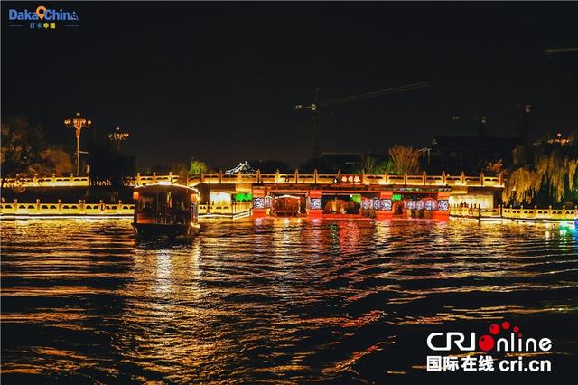 【2025打卡中国】千年汴梁“触手可及” 外国网红沉浸式体验“国潮”河南