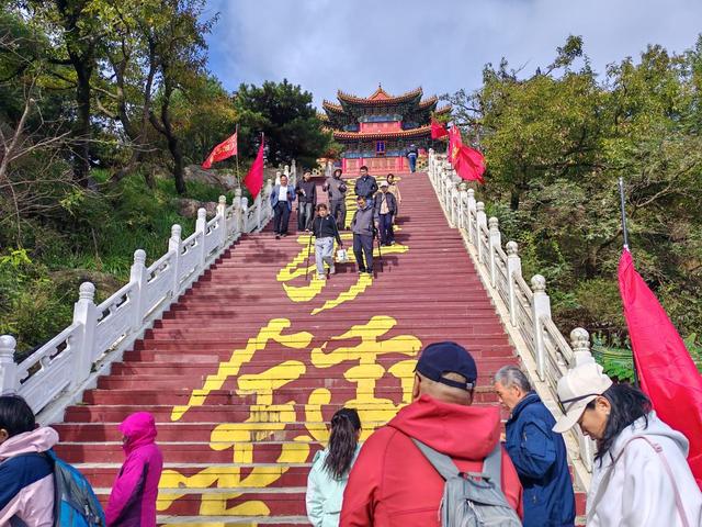 面向山东居民推出免票政策后，潍坊临朐沂山风景区错峰游热度攀升