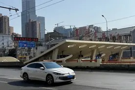 上海首条夜间可通行电动自行车的越江隧道本周日启用，有何改变？图片