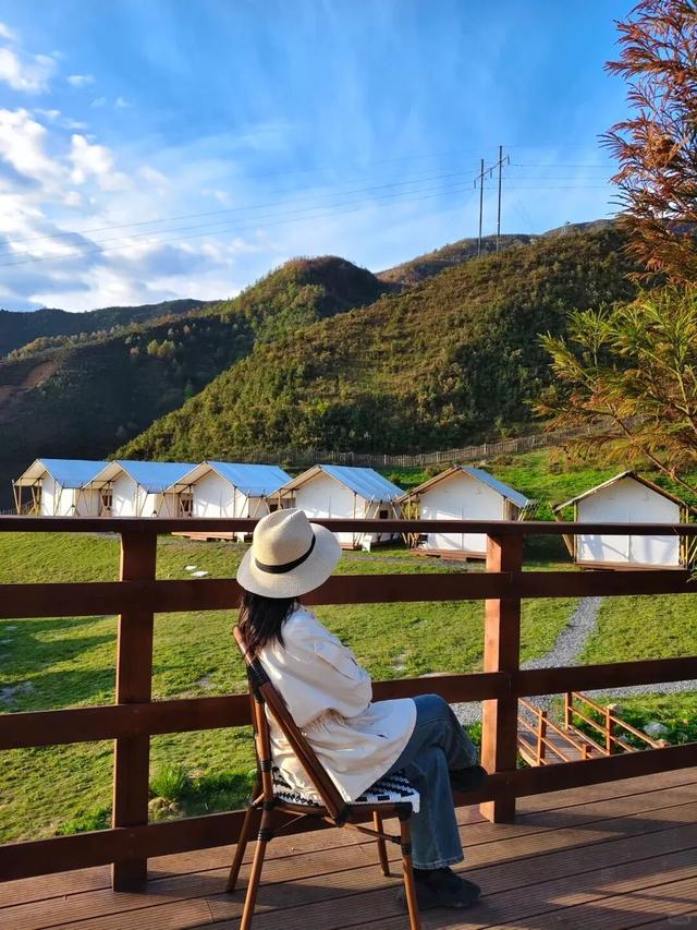 探索之旅 | 漫步天皇寺、探访砂陶坊!跟着大理“喜林苑”创始人林登游越西