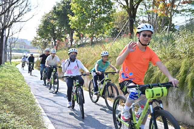 绿道美景+亲子组队，福海这场骑行活动，让城市活力化作流动风景线