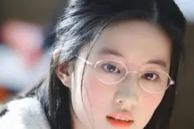 “花3块8在抖音配近视镜”，打工人就能扯下这个暴利行业的底裤吗？图片