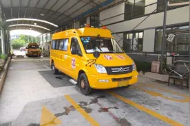 新学期将至，静安交警开展校车安全检查→图片