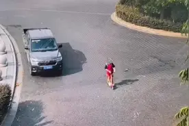 上海11岁男孩称：学习压力大！狂蹬30公里滑板离家出走，还提前踩点图片