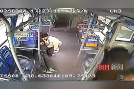为救人交警把信号灯全调成绿灯 公交秒变救护车图片