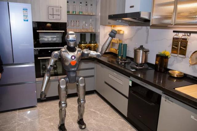 尚品宅配联手众擎机器人，以“机器人+家居”新生态打造企业可持续化发展的“新钥匙”