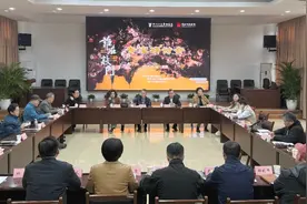 文化中国行｜听专家们谈谈话剧《谁在敲门》做对了什么图片