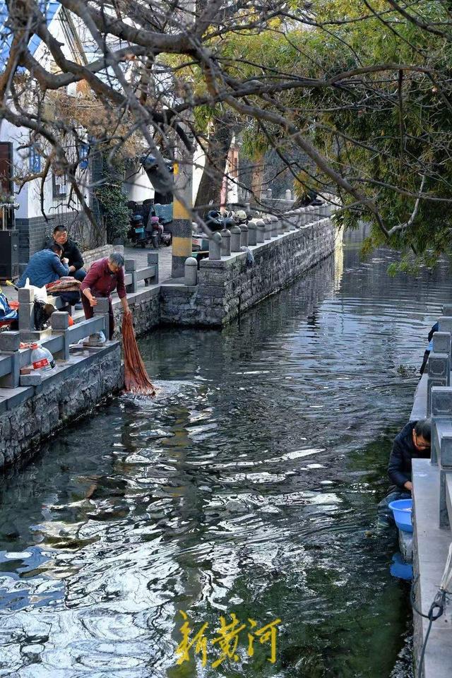 泉水流淌，寒冬于家桥景如仲春