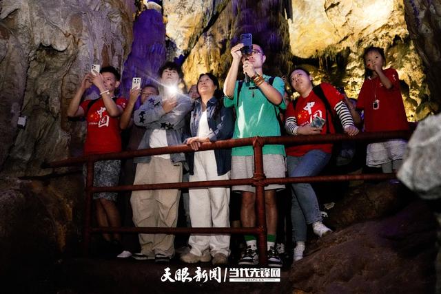 影像贵州｜沉浸式玩转织金洞！国庆实景演艺、夜游灯光秀带你邂逅溶洞奇幻