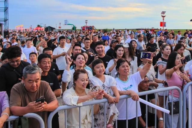 热度爆棚！红海滩音乐节连嗨两天，数万人尽情狂欢