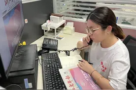 一拨就灵！康乃馨公益助老服务专线成老年人亚运“小助手”图片