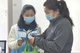 惠企便民零距离，四团“医保直通车”进企业啦！图片