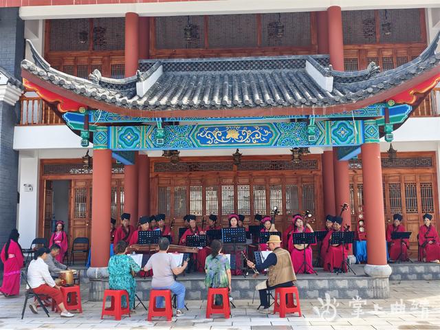 麒麟区文华街道文明实践所 “贴心服务” 凸显 “旅居养生” 新方式