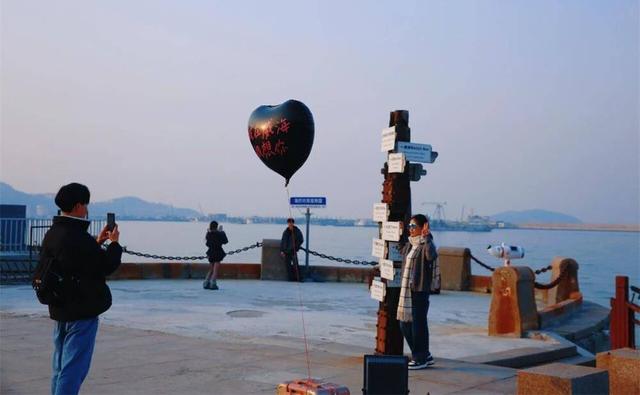 威海市环翠区：冬日“趣”看海 浪漫不打烊