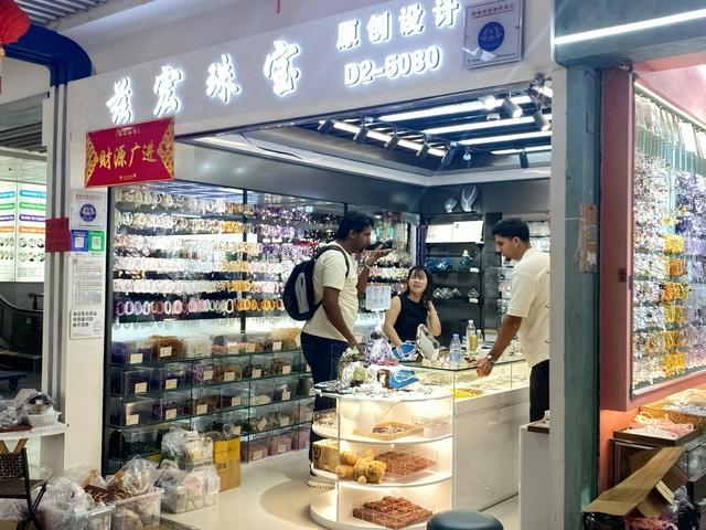 义乌国际商贸城AI赋能破局：“数字老板娘”助力小商品通全球