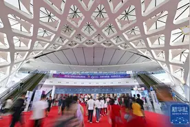 消博会上的“头回客”与“回头客”图片