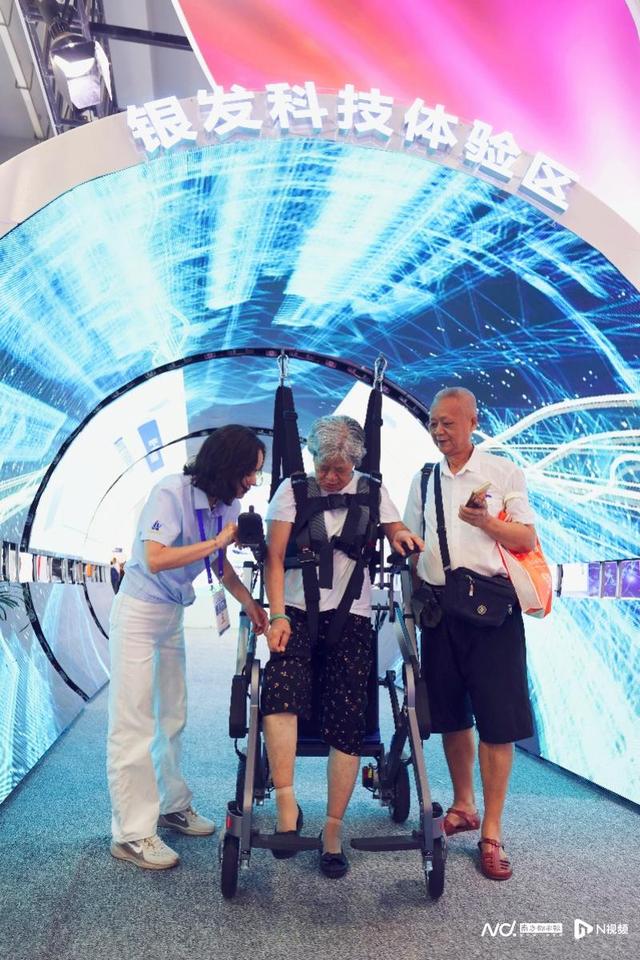 智慧养老点燃银发新赛道！“黑科技”花式亮相广州老博会
