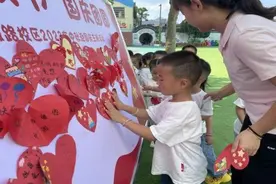 绩溪县幼儿园盛装欢庆国庆节图片