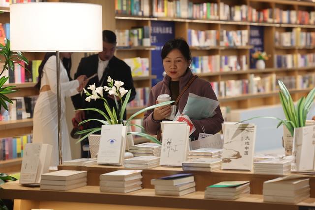 上海三联书店落地湖北宜昌，“三峡明珠”再添文化地标