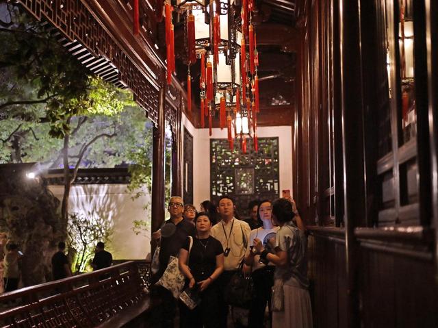 上海：江南古典园林豫园首次开放公众夜游