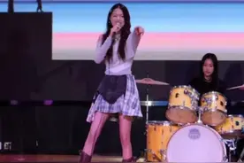 很会的我们｜“粉发女孩”申卓妍：热情拥抱生活，用音乐和个性定义自我图片
