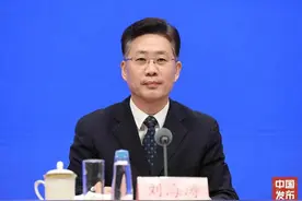 1至7月外国人来华同比增长超一倍，预计直接拉动千亿消费图片