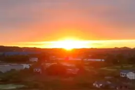 30秒 | 绝美！无人机追一场雨后放晴的夕阳图片