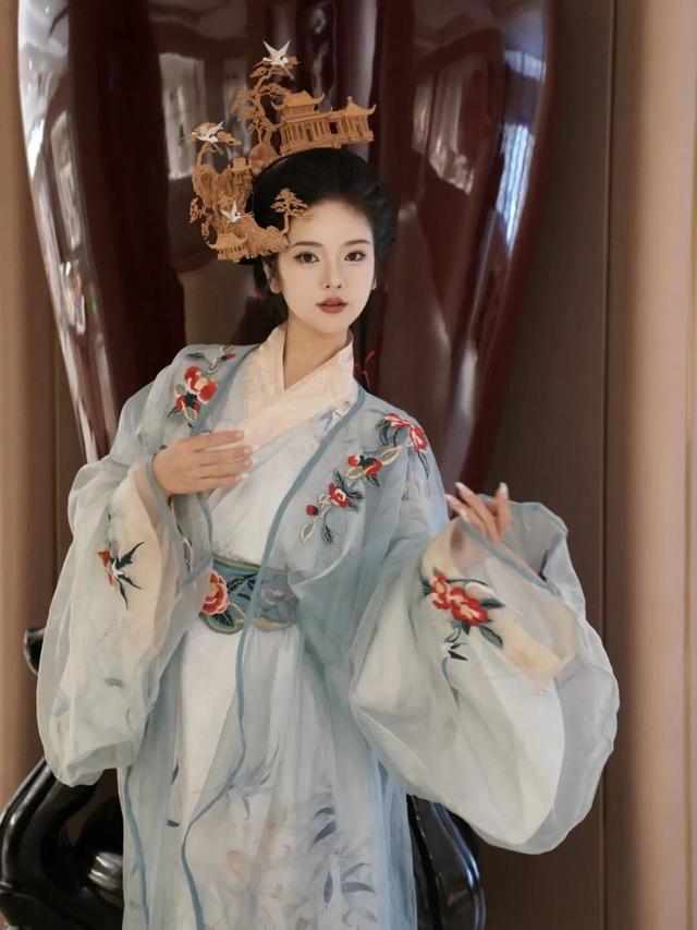 跟着达人，假期拍出朋友圈爆款九宫格