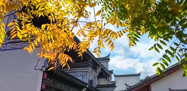 西冲玉带景区：徽派建筑与斑斓秋色的诗意交响