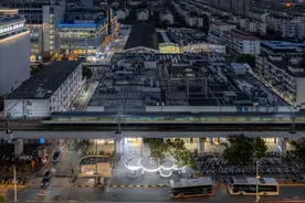 宝山区这一公交站台“换新颜”，市民候车更舒适图片