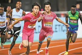 天体跑道刮起红色旋风 中国男女子百米接力队双双挺进东京世锦赛图片