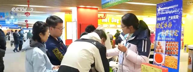 “夜滑”“景+滑”“剧+滑”跨界融合 “一站式”冰雪体验点燃冰雪消费热引擎