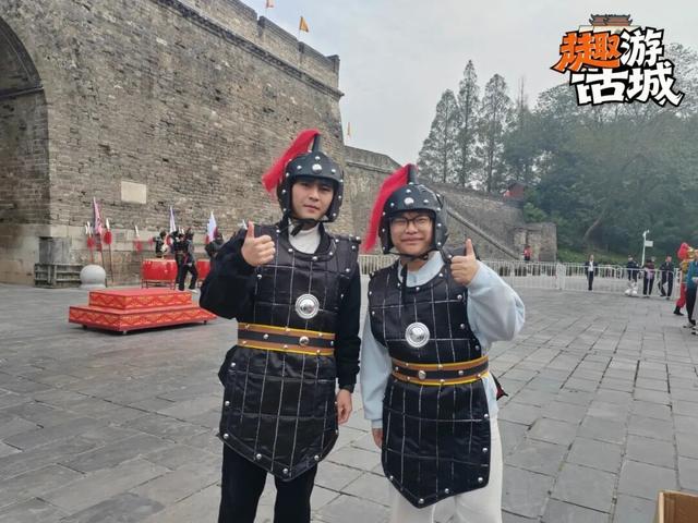 【趣游古城】大北门来了新关公！舞的刀两米长10斤重→