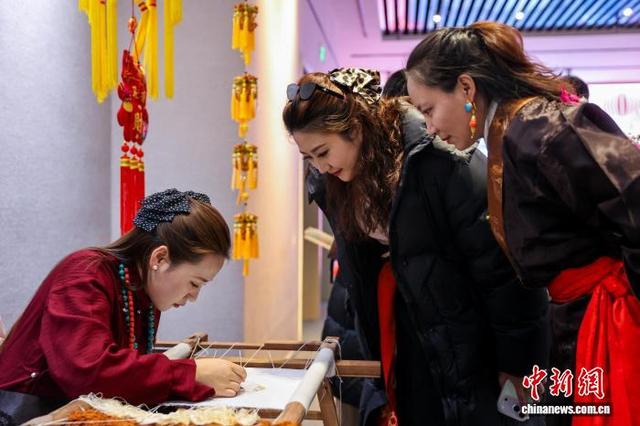 青海举办“大美青海·侨贺新春”2026丙午新年文艺演出系列活动