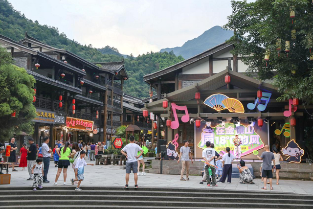 重庆周边避暑玩水好去处 18℃金佛山清凉一夏