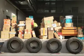 实名制寄快递还要刷证、人脸识别？律师说法→图片