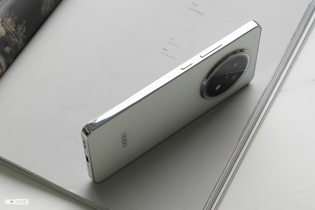 OPPO K13s图赏：外观惊艳，更有轻薄好手感
