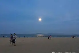 在新加坡月下喝酒，吃海鲜，过得像神仙一样图片