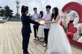 “高”级浪漫！四川首个雪山婚姻登记点迎来“520”领证热图片