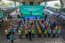 近万吨桥梁“龙抬头”，重庆路快速路工程桥梁顶升落梁圆满完成图片