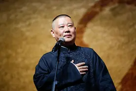 陪中年人入睡的，只有郭德纲的相声图片