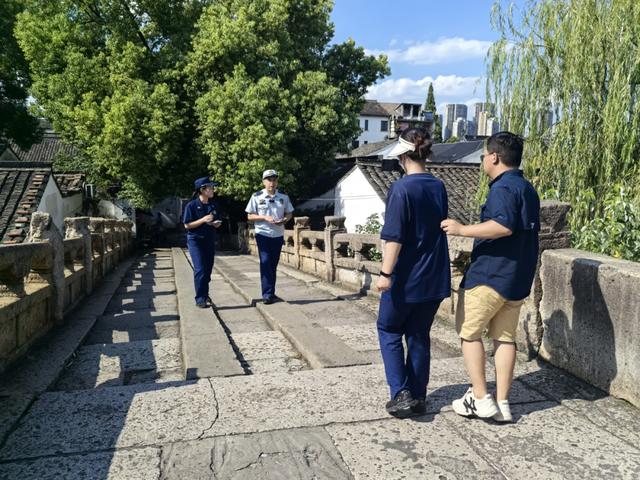 市级主流媒体直击“九小场所”守护古城“大安全”