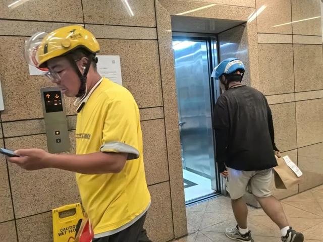 9月起“不缴社保”约定一律无效！2亿零工社保问题从骑手开始破局