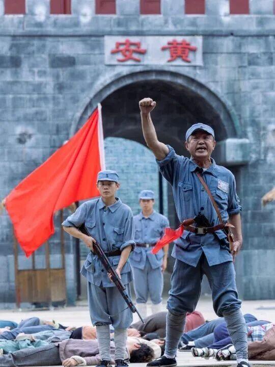 红安七里坪万人参与，现场画面来了！