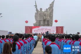 热血戎装，强军有我 海南青年告别家乡奔赴火热军营图片